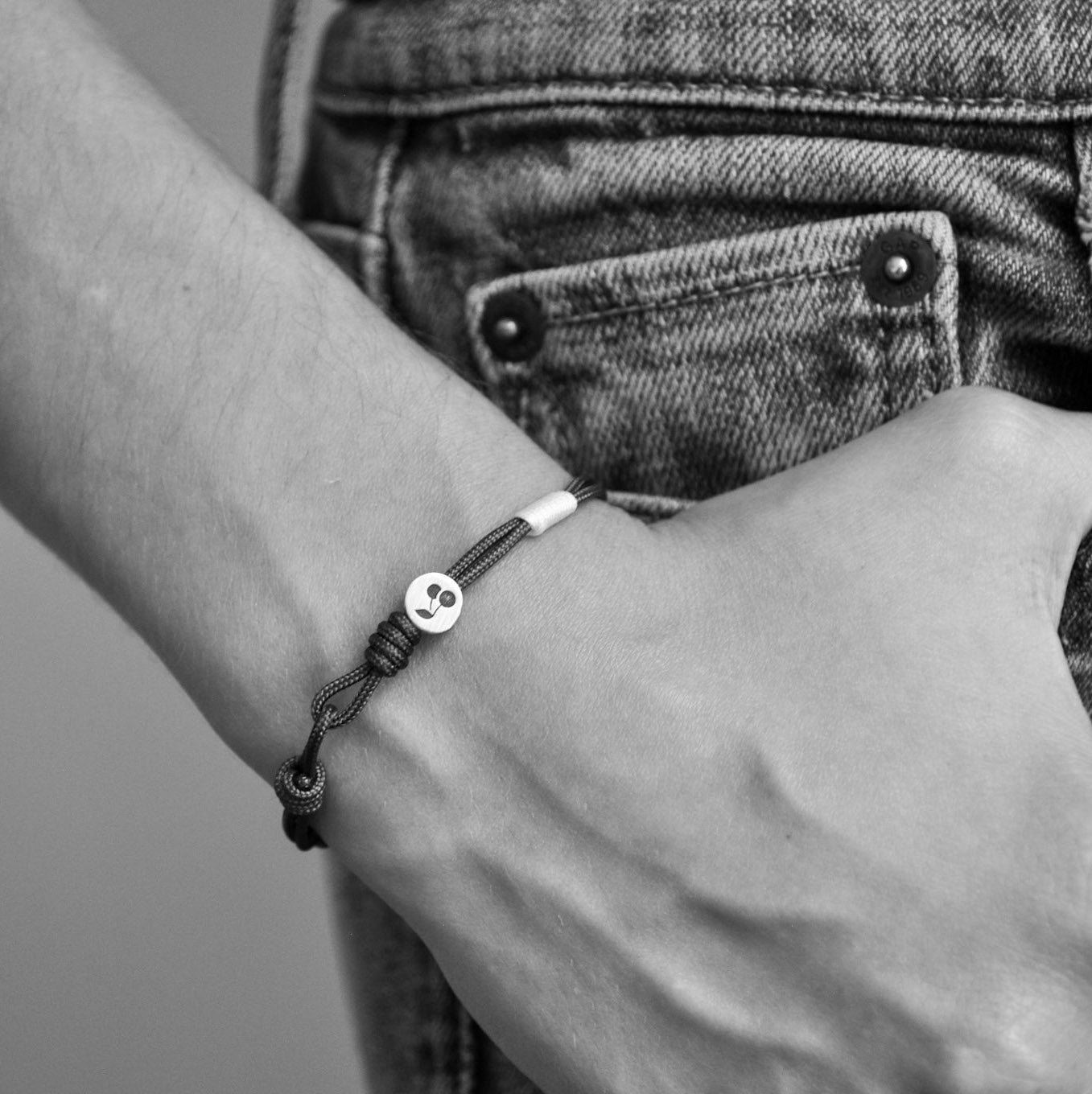 Cherry Bracelet: Brown Parachute Cord Bracelet with Red Details and Sterling Silver  Enhance your style with the Cherry bracelet, featuring a red parachute cord with brown details and a unique cherry design in sterling silver.&nbsp;